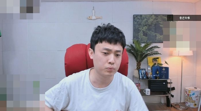 “암 진단받았다, 전이도 됐다더라”...아프리카TV BJ 깨박이가 급작스럽게 전한 ‘암투병’ 소식