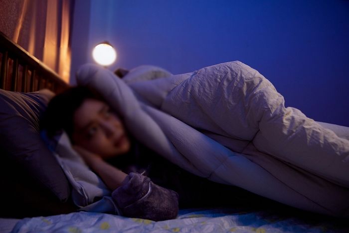 “아래층 여자가 ‘물소리’ 시끄럽다며 이틀에 한 번만 샤워해달랍니다”