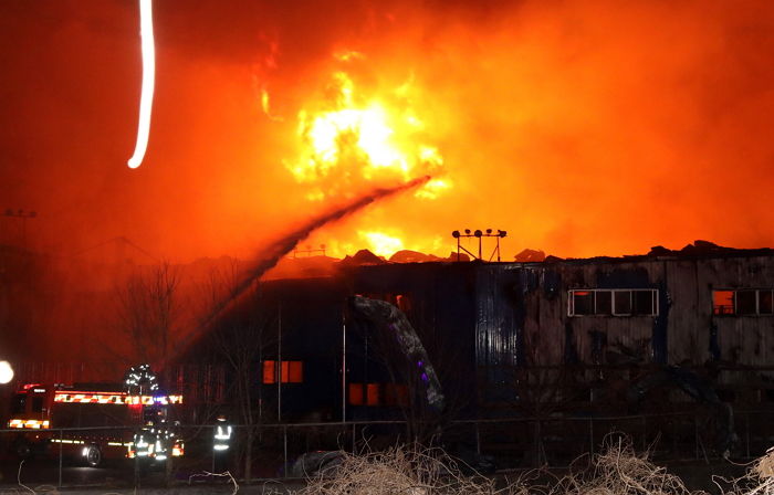 대전 한국타이어 공장서 큰불...“대피령에 이어 11명 병원행” (+영상)