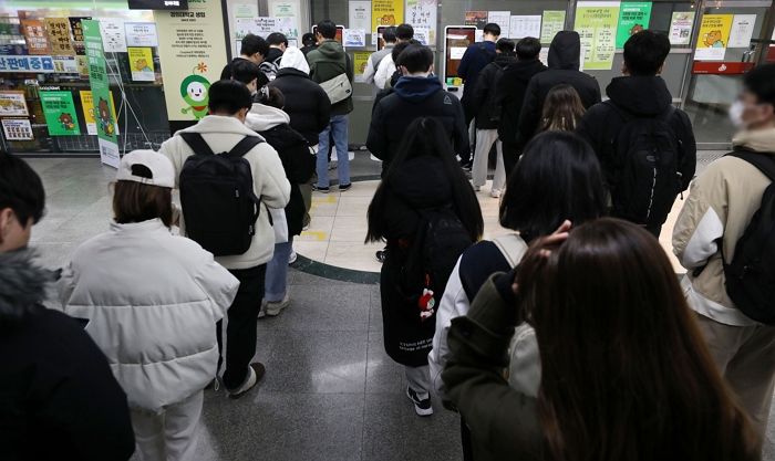 “우리 학교도 제발 해주세요”...경희대, 식비 걱정하는 학생들 위해 ‘천원 학식’ 판매