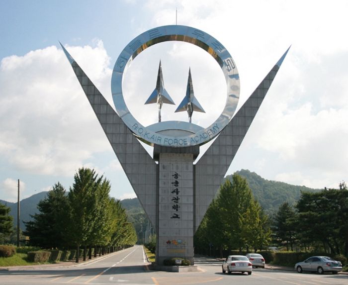 공군사관학교 여생도, 생활관 옥상 출입문에서 숨진 채 발견