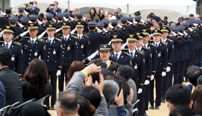 서울대 졸업 후 변호사 자격증 따고 의사된 남자, 이번엔 ‘경찰관’ 됐다