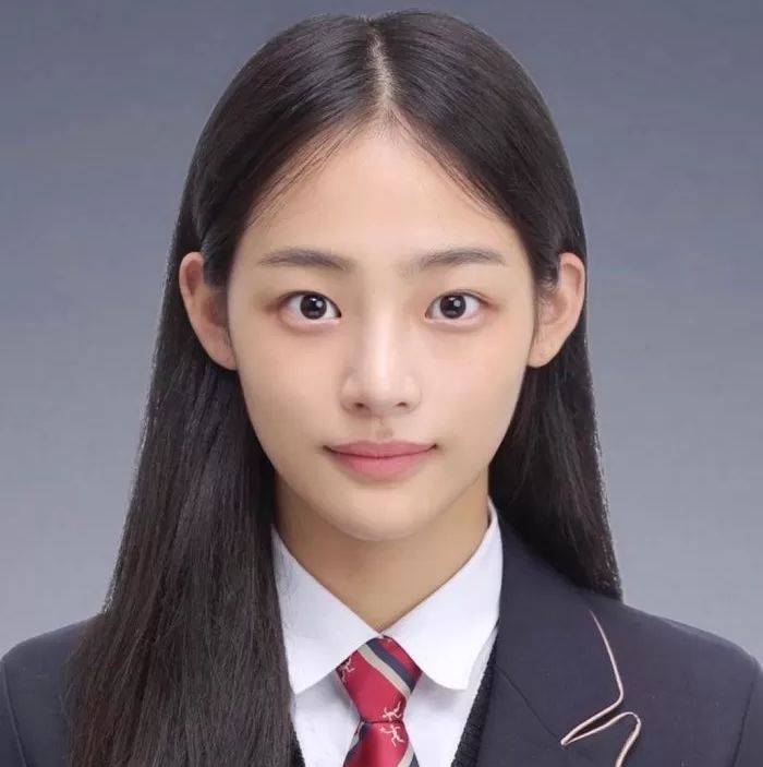 웬만한 기획사 명함은 다 받았다는 뉴진스 민지 중학교‘ 졸업앨범’ 사진