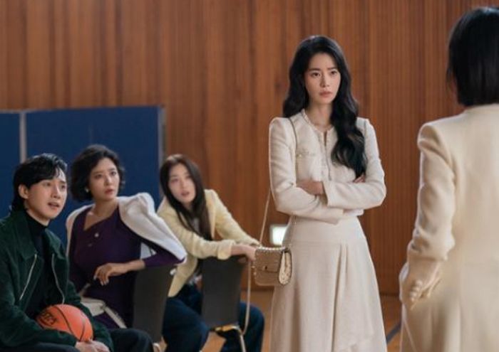 “몸에 최소 700만원 걸쳐”...명품 경쟁 치열하다는 ‘학부모 총회’의 정체