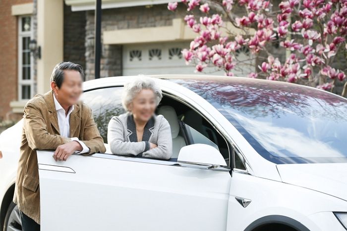 “65세 이상 고령 운전자 ‘야간·고속도로 운전 금지’, 어떻게 생각하시나요?”