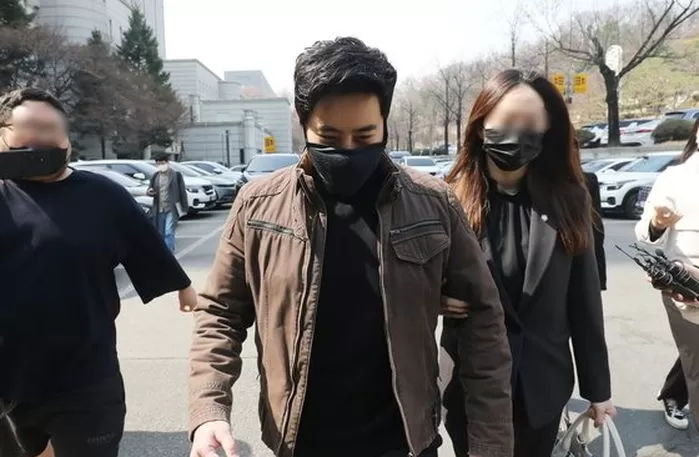 유튜버 구제역, 이근에게 “격투기 한판 붙자” 맞대결 제안