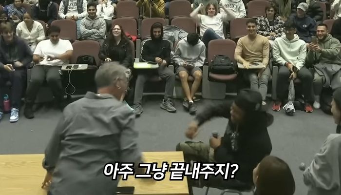 어른 앞에서 몸 돌리고 술마시는 ‘한국식 주도’ 경험한 백인 교수님이 엄지척하며 보인 반응 (영상)