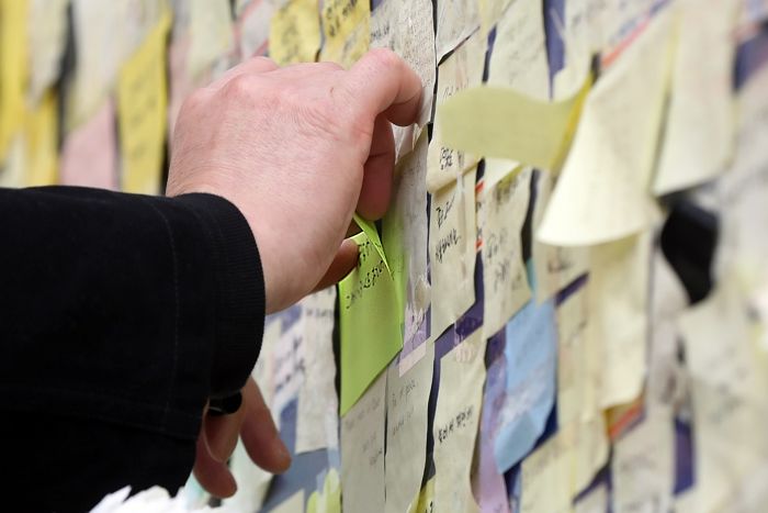 “참사 이후 장사가 안 돼”... 자영업자, ‘이태원 추모공간’ 훼손