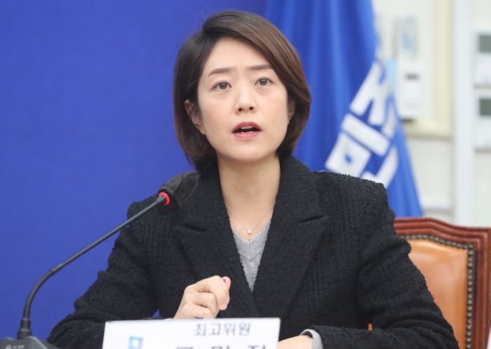 고민정 “애 셋 낳으면 병역 면제?...애는 여성이 낳는데 왜 남성에게 혜택 주냐”