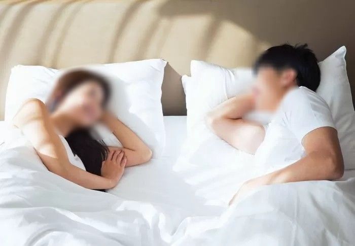 군부대 집무실에서 유부녀 여군이랑 성관계한 대위 남친...“폰에 영상 발견했다”