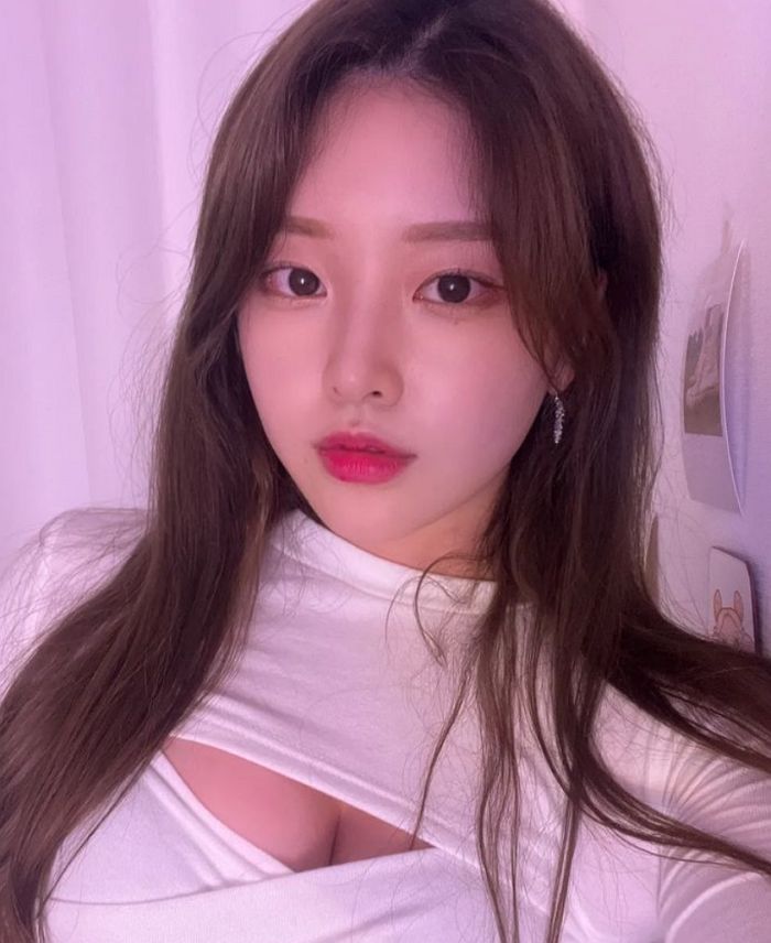 설현 닮아 중학생 때 기획사 ‘스카웃’ 제의받은 여캠의 성인된 뒤 얼굴 근황 (사진)