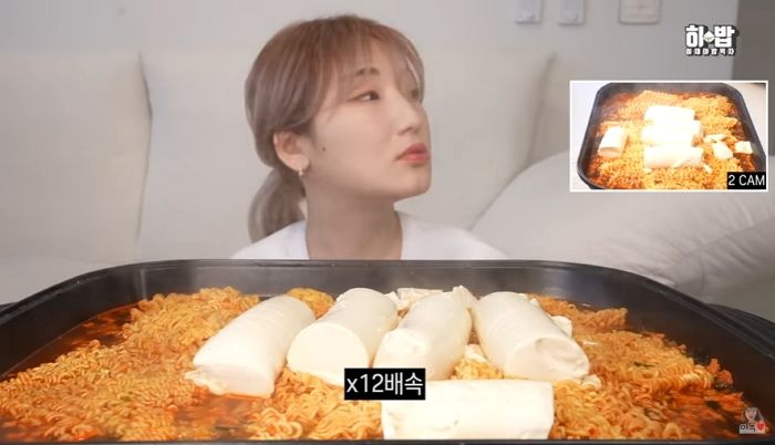 먹방 영상 편집점 때문에 ‘먹뱉’ 논란 터진 유튜버 히밥...해명에 ‘반전’ 있었다