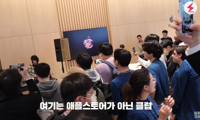 이틀 전 강남에 오픈한 ‘애플스토어’, 입장이 쉽지 않았던 이유 (+영상)