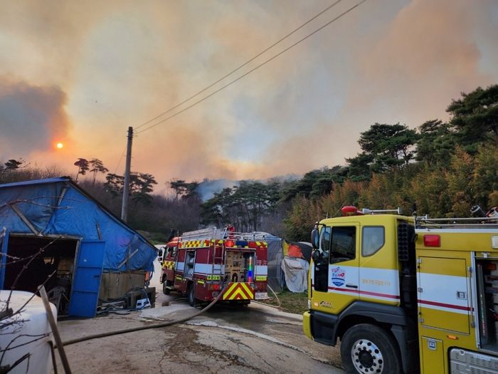 전국서 산불 ‘35건’ 발생...건조특보에 강풍까지