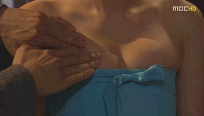 아내만 보면 ‘가슴’만지는 남편...“하지말라”던 아내가 더 하라고 한 이유