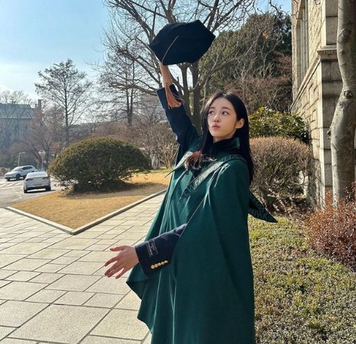 ‘우블→일타스캔들’로 빵 뜬 여배우, 이화여대 졸업식 사진 공개