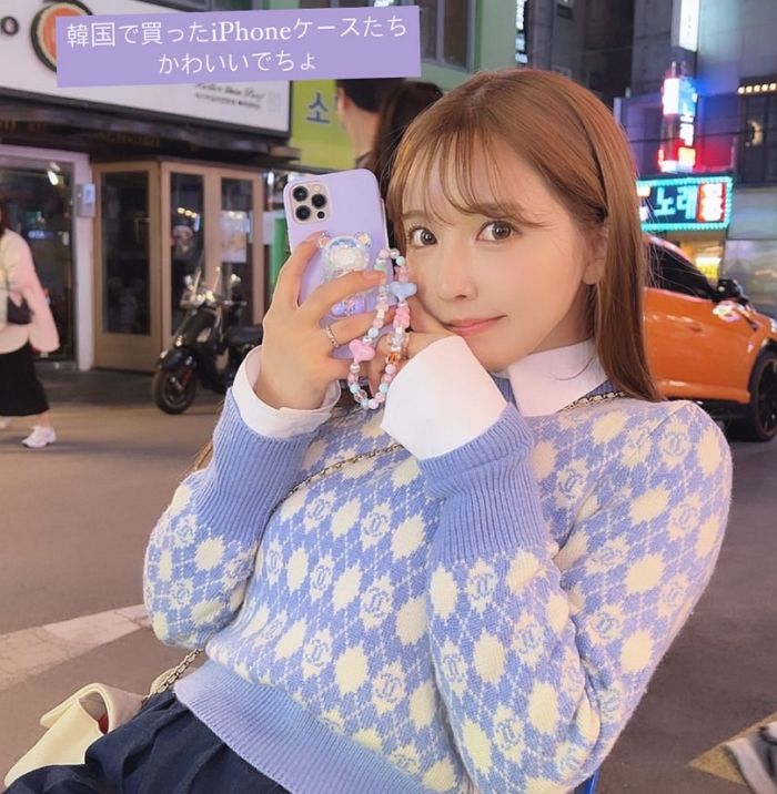 일본女가 한국서 ‘아이폰 케이스’ 자랑하는 사진에 대한민국 남성들 싹다 몰렸다 (+사진)