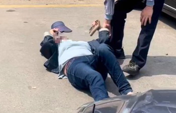 “내 남편 자리 찜해놨다”며 주차장 바닥에 ‘벌러덩’ 드러누운 아주머니