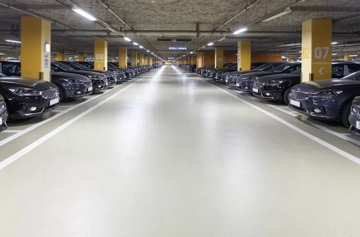 아파트 주차장에 ‘보트 2대’ 나란히...“스티커 붙이면 고소” 관리실서 난동