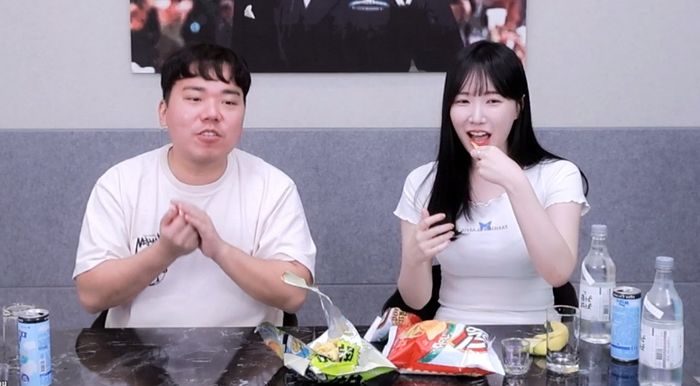 술먹방 중 ‘가슴 수술’ 의심하는 염보성에게 여캠이 보인 역대급 19금 반응