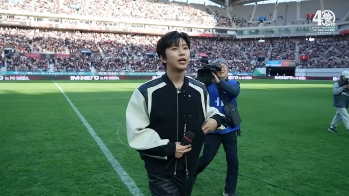 축구장 공연 마치고 나가는 임영웅의 ‘혼잣말’...축구팬 마음마저 사로잡았다 (영상)