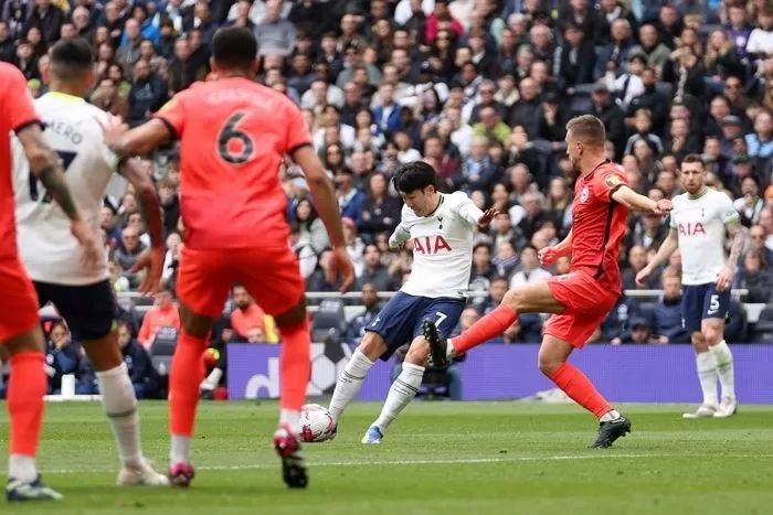 클린스만 감독이 EPL 통산 100호골 기록한 ‘캡틴’ 손흥민에게 보낸 축전