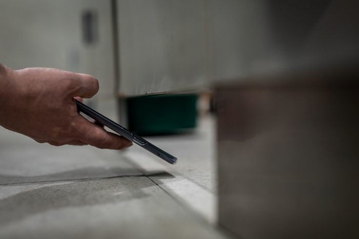 침대 수납장에 카메라 숨겨 놓고 아내 ‘샤워 후’ 모습 몰카 찍은 남편...“촬영 테스트였다”