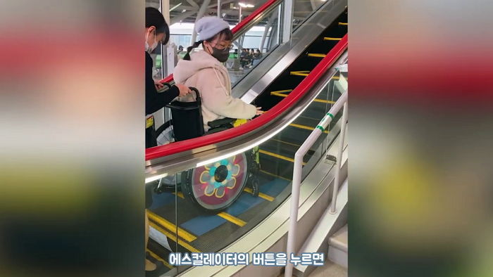 “한국이랑 너무 달라요”...휠체어 타고 일본여행 간 장애인 유튜버가 깜놀한 이유