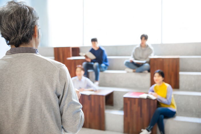 “에타서 전공책 PDF 파일 거래하지 마세요”...문체부, 대학교재 복제 수사 착수