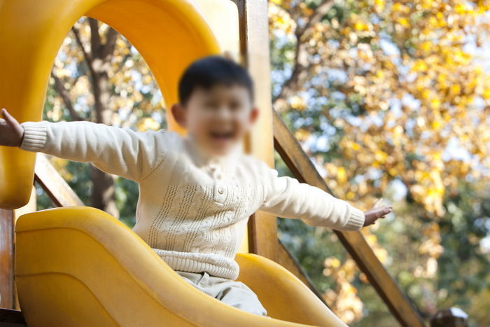 놀이터에서 노는 아이들에게 “시끄럽다”며 흉기 꺼내 위협한 여성