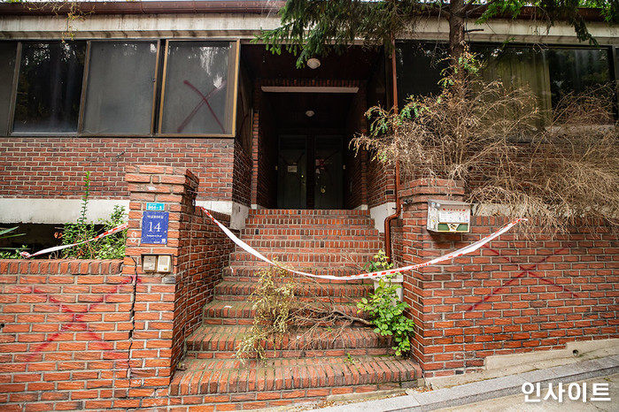 술 취해 엄마 ‘폭행’하는 친오빠 흉기로 찌른 여동생...‘살인미수’로 체포돼 조사 중