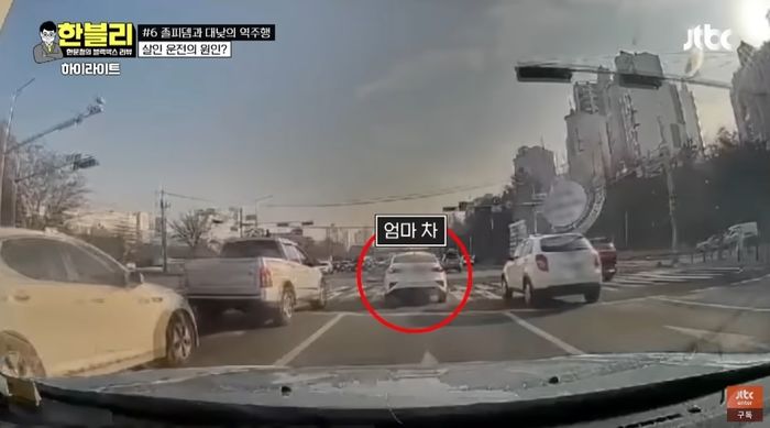 매일 아들 ‘납골당’ 다녀오며 차에서 울던 엄마...역주행 차에 치여 숨졌다 (블랙박스 영상)