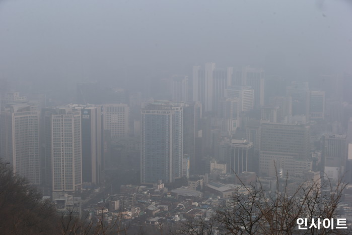 “미세먼지 때문에 목 아픈 줄 알았는데...알고 보니 갑상선에 문제 있는 거였습니다”