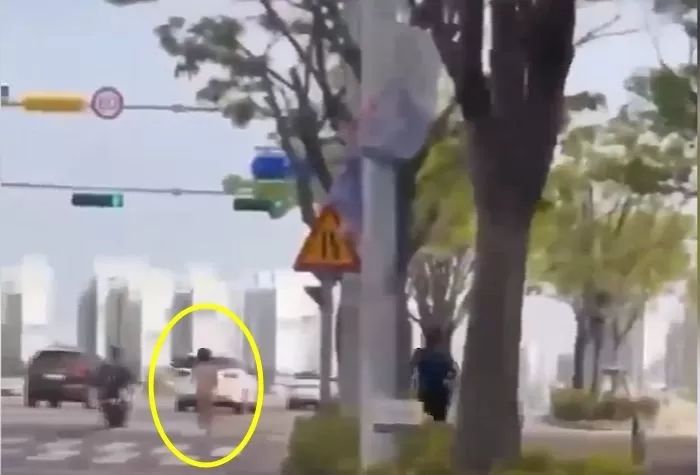 광주 길거리서 알몸으로 ‘헛소리+무릎 꿇기’ 시전한 20대 남성, 마약 검사 결과 나왔다