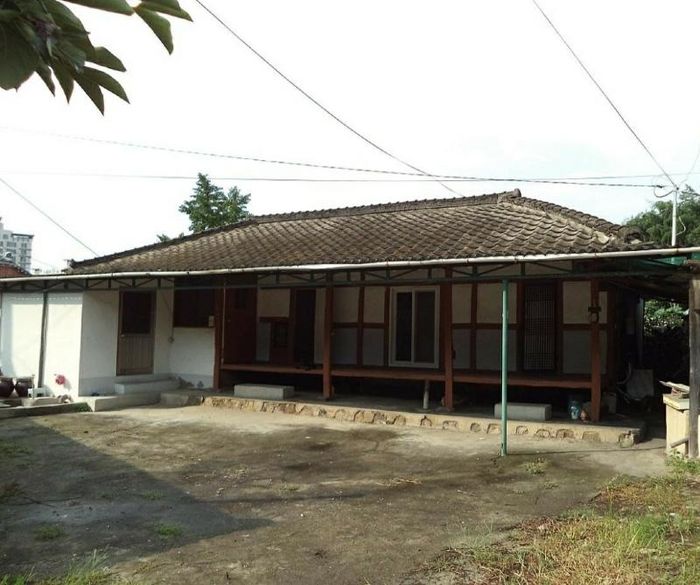 “주소 착각한 철거 업체가 멀쩡한 집 부숴 한순간에 집이 사라졌습니다”