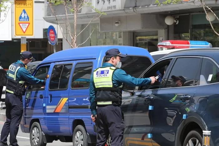 운전하면서 먹는 ‘졸음방지 껌’, 음주운전 단속에 걸릴 수 있다