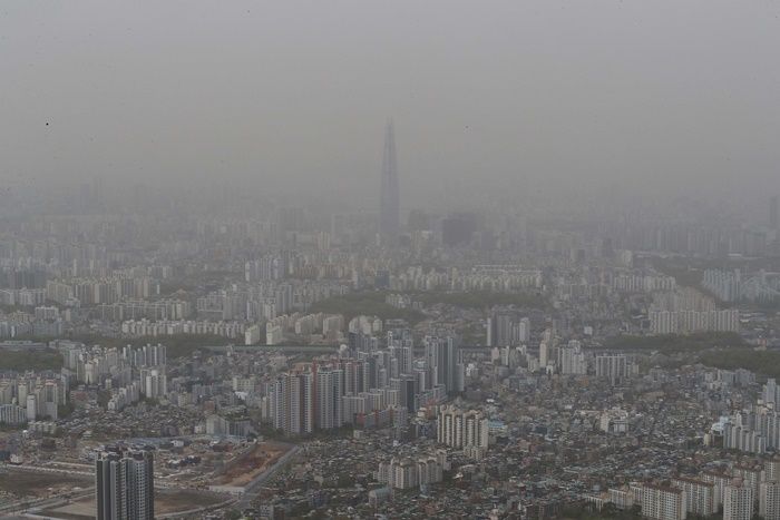 일요일인 내일(16일) 미세먼지 ‘매우 나쁨’...곳곳에 황사비 내린다