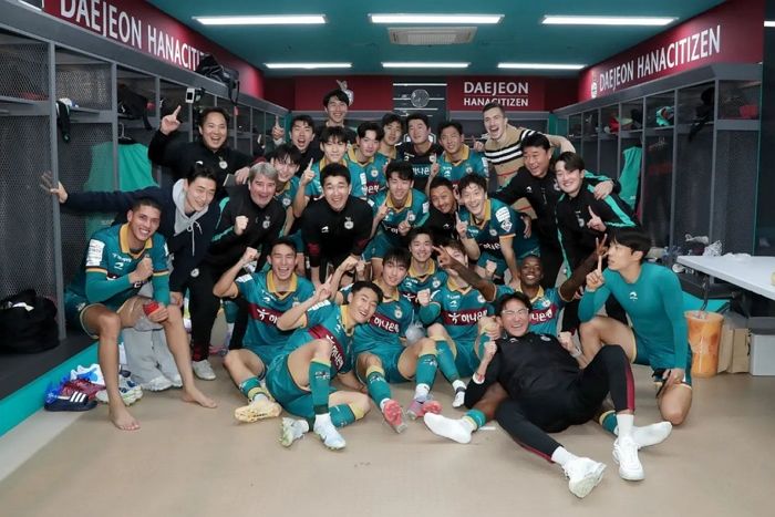 “빵 사러 온 겨?”...K리그서 울산 이기더니 현수막 내건 대전 시민들 (feat. 성심당)