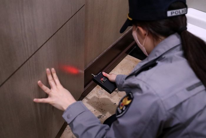 지하철 여자 화장실에 ‘남자 출입 감지’ AI 도입한다...“여장남자도 식별 가능”