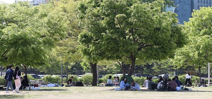 불금인 내일(21일) 낮기온 25도까지 올라 ‘봄날씨’...미세먼지는 ‘나쁨’