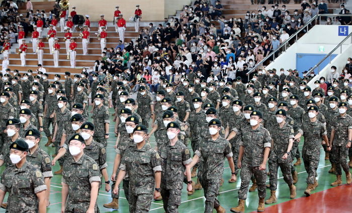 22년도에 입대한 4900명에게 ‘23년도 군번’ 부여한 육군...“정정 어려워” 통보