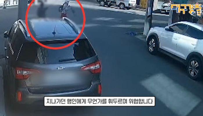 “현실판 ‘범죄도시’ 마석도”...칼 휘두르는 범죄자 삼단봉으로 제압한 경찰 (영상)