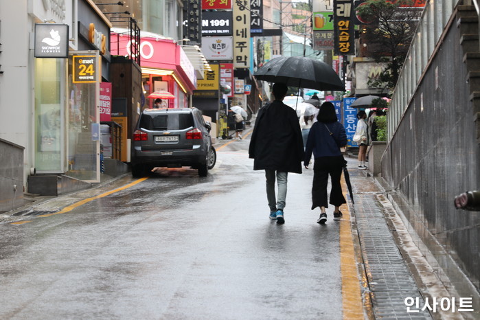 내일(26일)도 비 내리고 쌀쌀...“우산 챙기세요”