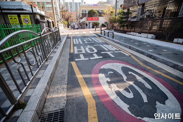 스쿨존서 ‘무면허’로 초등학생 치고 운전자 바꿔치기까지 한  60대...집행유예
