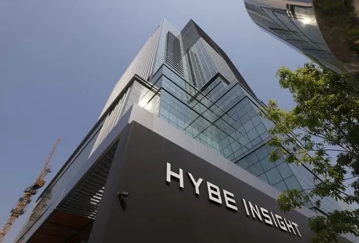 BTS 단체활동 중단 전, 대량 주식 매도...하이브 ‘집중 수사’ 받고 있다