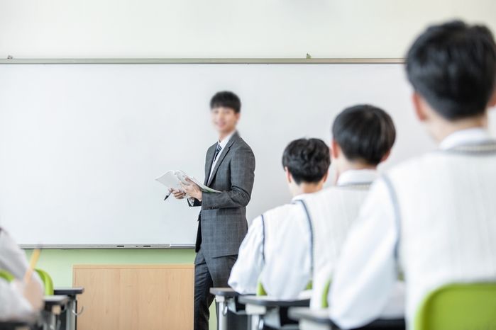 “2찍남은 멍청, 윤석열 술마시며 일해”...제자들에게 ‘정치 편향’ 발언한 중학교 교사