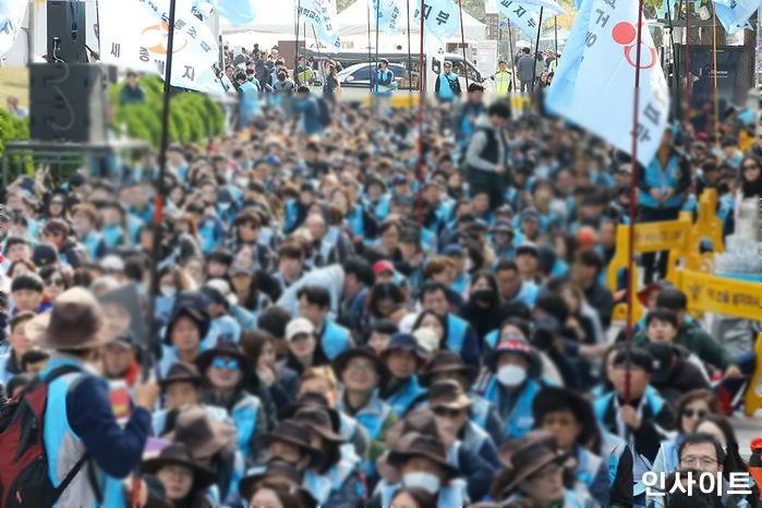 “오늘(1일) 서울 나들이 계획한 분들, 절대 나가지 마세요...대규모 노동절 집회 열립니다”