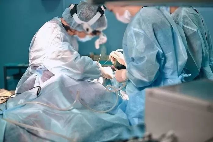 밤늦게 환자 오면 ‘무면허’ 간호조무사들에게 ‘대리 시술’시킨 비뇨기과 의사