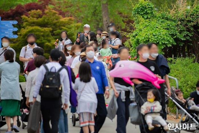 전국민 눈치싸움 시작...“어린이날 롯데월드 vs 에버랜드 vs 서울랜드 어디로 가나요?”
