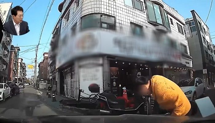 “휴대폰 보며 자전거 타다가 차에 부딪힌 여성이 운전자 과실을 주장합니다” (영상)